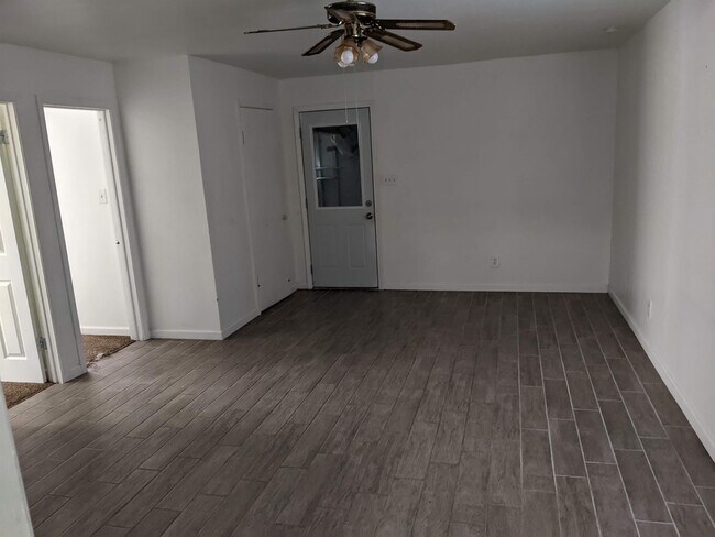 Building Photo - 1301 Sunset Dr