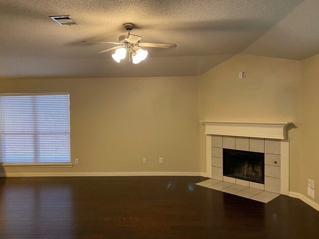 Building Photo - 9909 Carter Dr