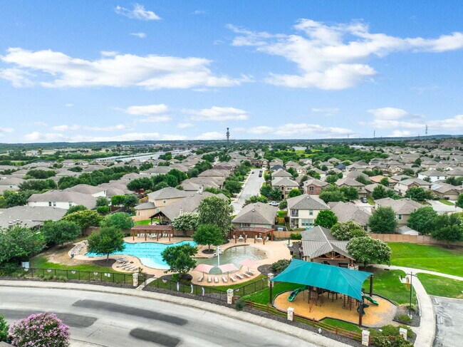 Building Photo - "Charming 3-Bed Oasis with 2.5 Baths in Sa...