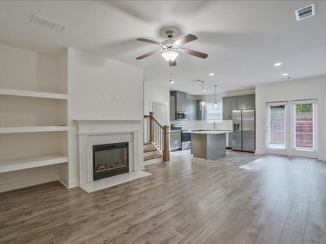 Building Photo - 1809 Edgehill Dr