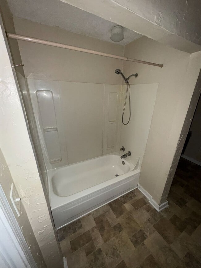 Building Photo - $350 off first month rent! Newly Available...