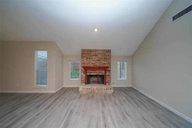 Building Photo - 5407 Oakhaven Ln