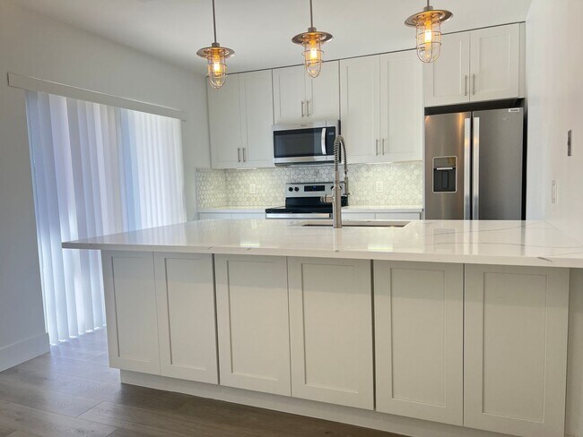 Building Photo - Townhouse 2 Bedroom 2.5 Bath West Palm beach
