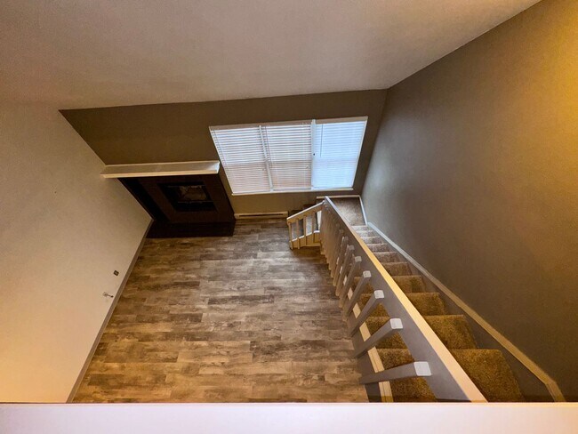 Building Photo - 1 Bedroom with Additional Loft!