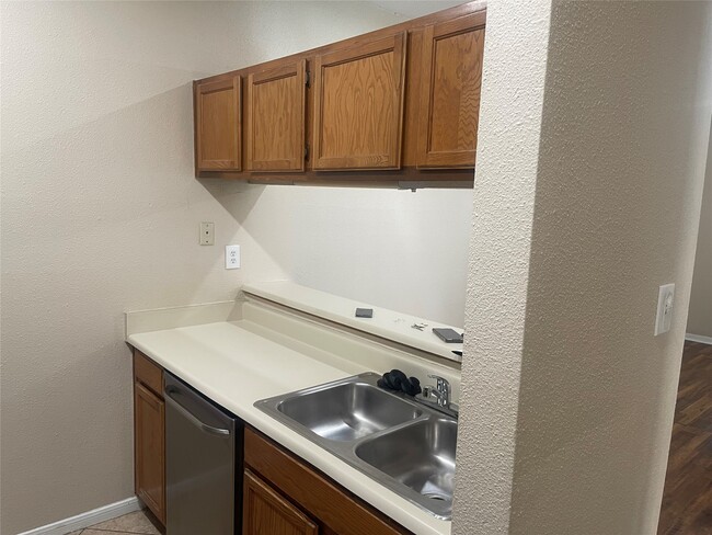 Building Photo - 2121 El Paseo St