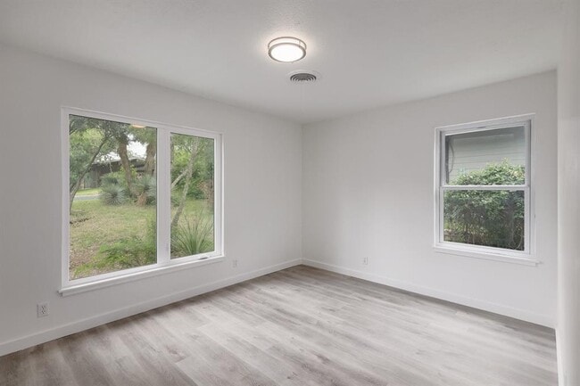 Building Photo - 3300 Catalina Dr
