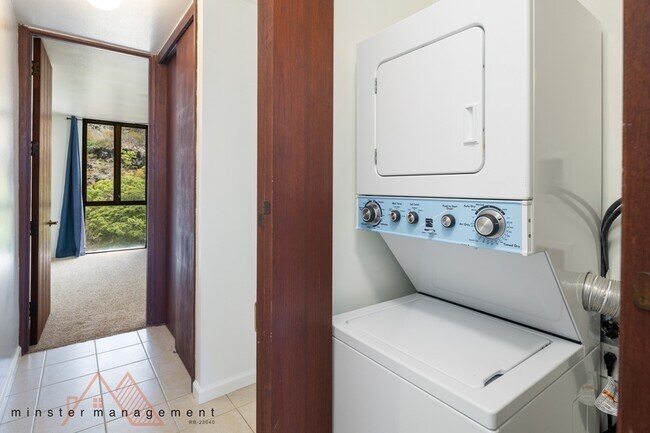 Building Photo - 6750 Hawaii Kai Dr