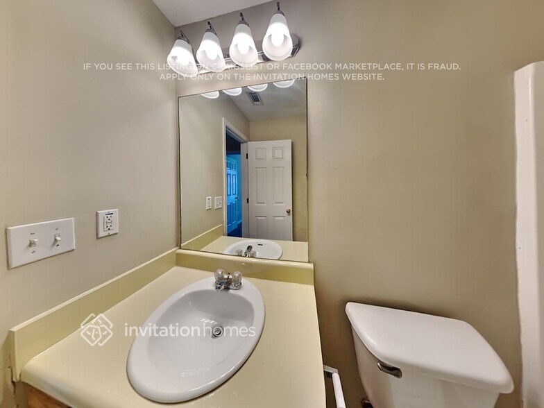 Building Photo - 1594 Stephens Pond View