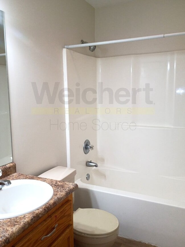 Building Photo - Charming 3-Bedroom Home with Spacious Yard...