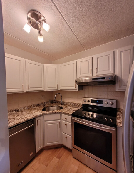 Primary Photo - 200 Swanton St