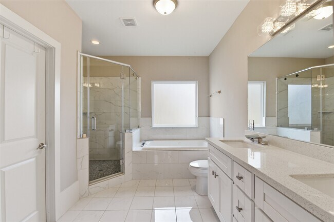 Building Photo - 1716 Ovid St