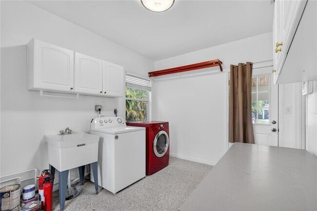 Building Photo - 1420 Maravilla Ave