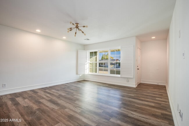 Building Photo - 2532 E Highland Ave