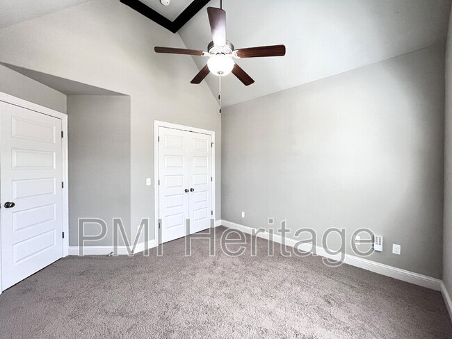 Building Photo - 3214 SW Stonepoint Ave