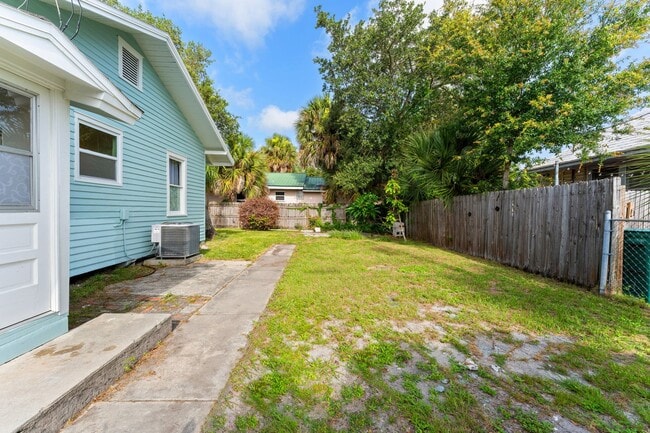 Building Photo - 1804 Tangerine St