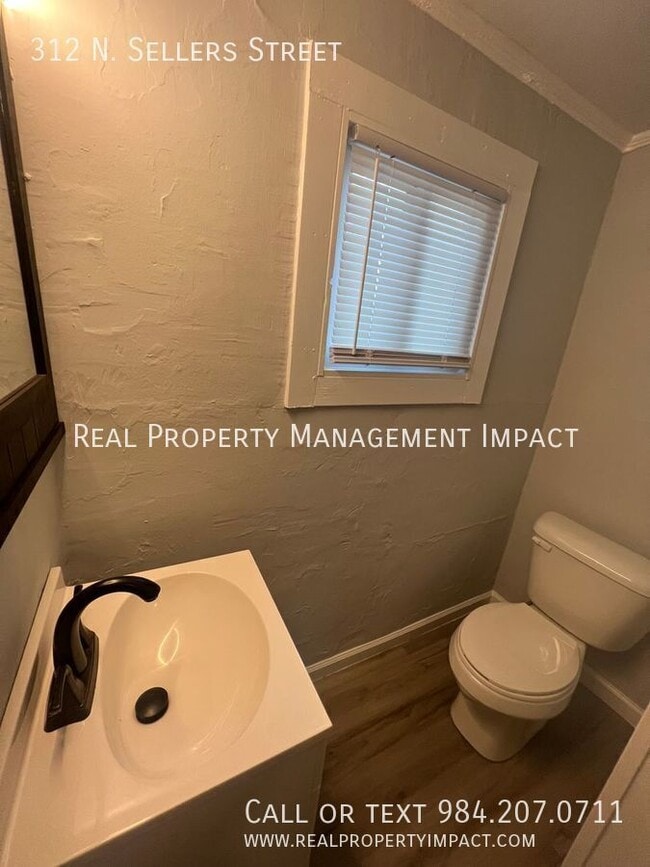 Building Photo - 312 N Sellers St