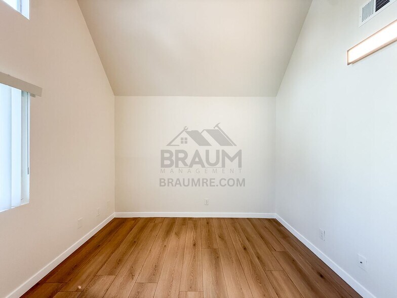 Building Photo - 14249 Friar St