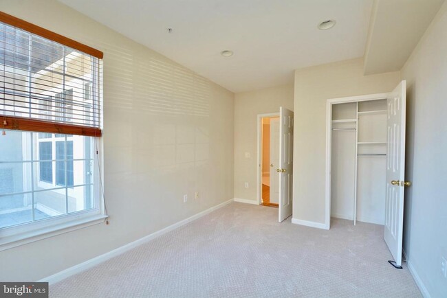 Building Photo - 2701 Bellforest Ct