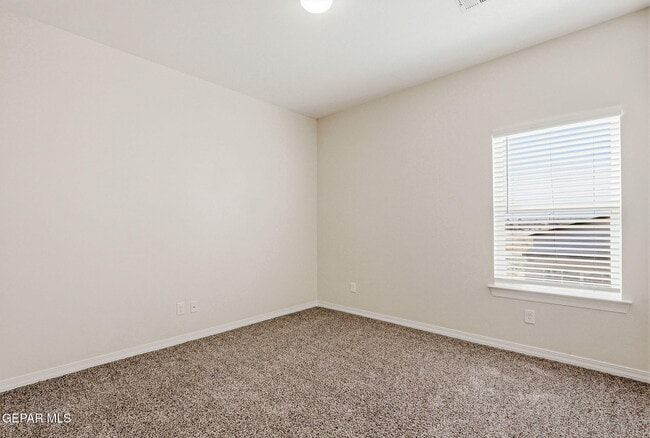 Building Photo - 904 Keenland Ave