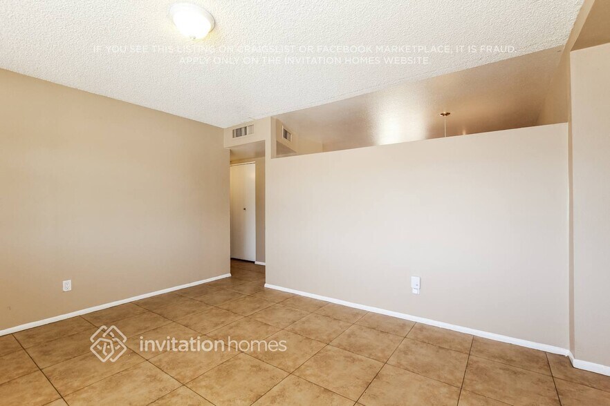 Building Photo - 4422 W Sanna St