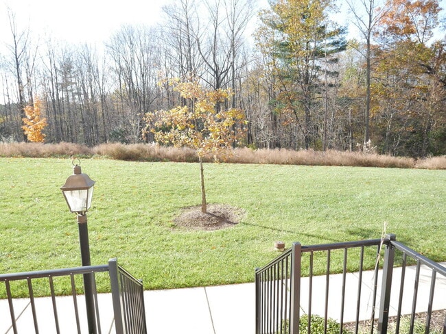 Building Photo - Gorgeous Townhome with 2 Car Garage locate...