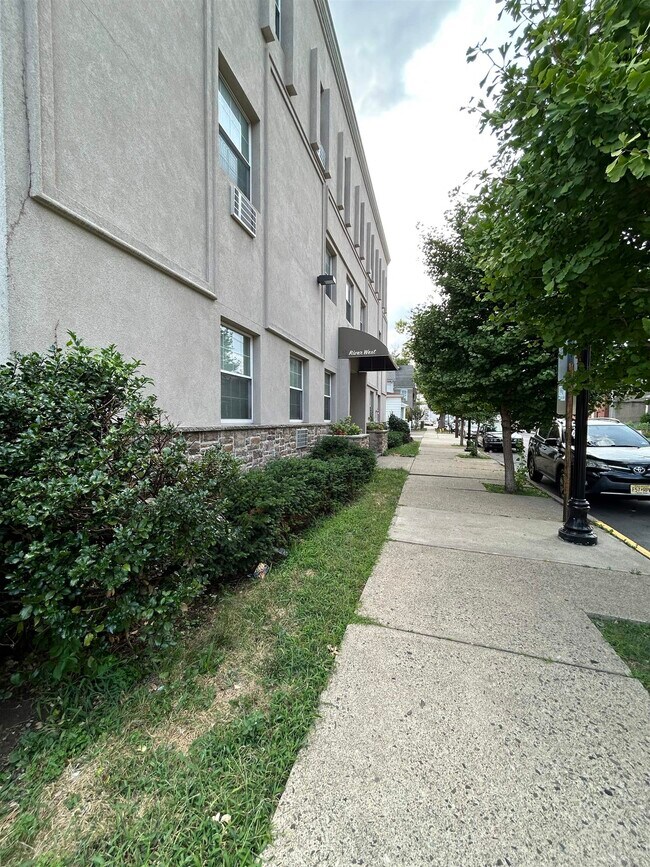 Building Photo - 61 Kansas St