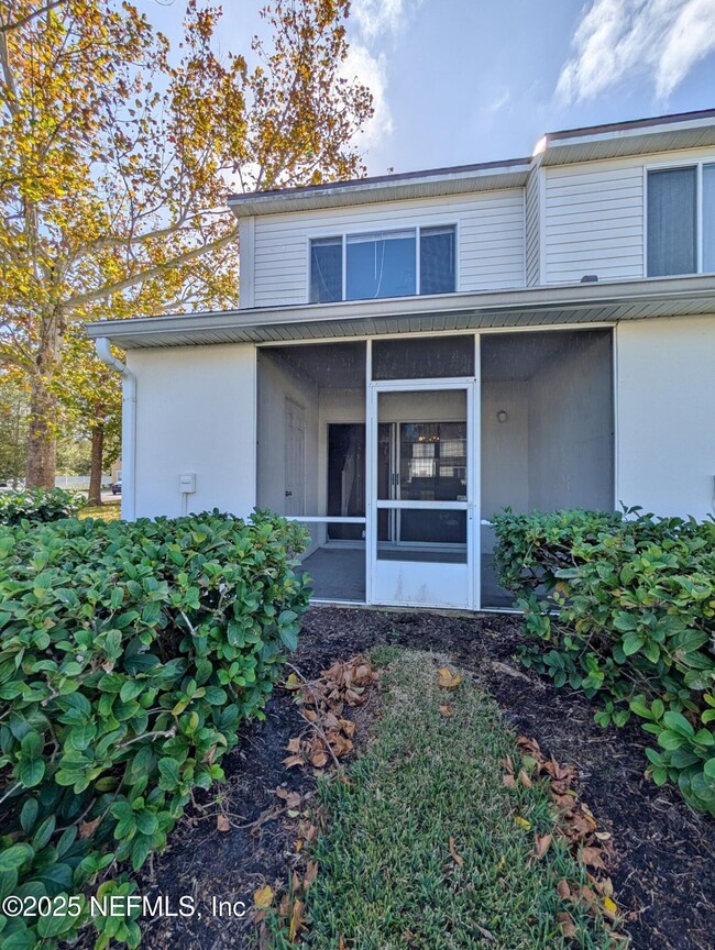 Building Photo - 12311 Kensington Lakes Dr