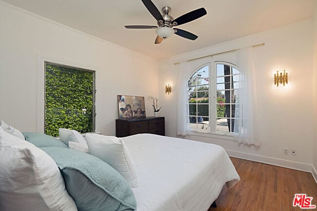 Building Photo - 9015 Rosewood Ave