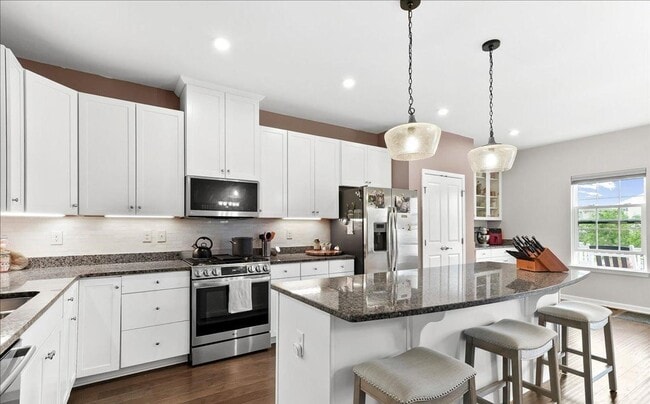 Building Photo - COMING SOON - PARKWAY AT SOUTH RIDGE