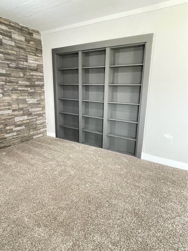 Building Photo - 4670 W Emerald Bay Ct