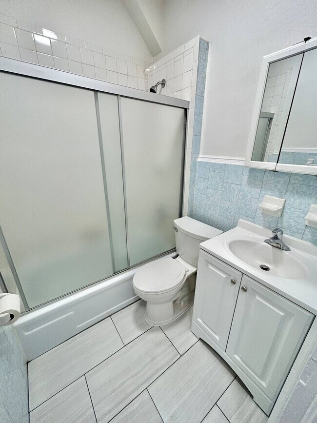 Building Photo - 1014 Washington St