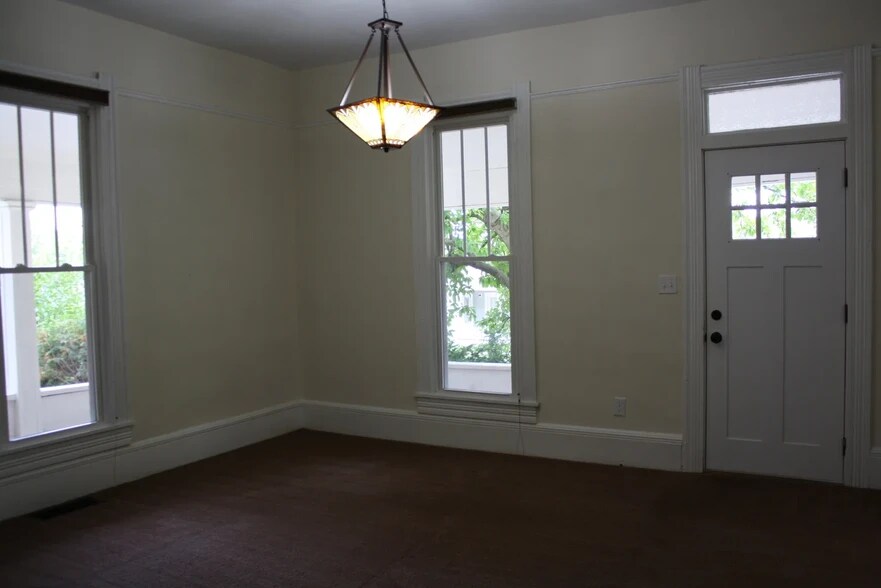 Building Photo - 311 E Cottage Grove Ave