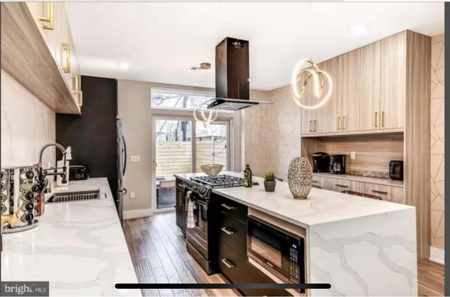 Building Photo - 2309 Dickinson St