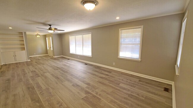 Building Photo - Modern Charm: Spacious 4-Bedroom Home with Inviting Amenities in Valdosta, GA