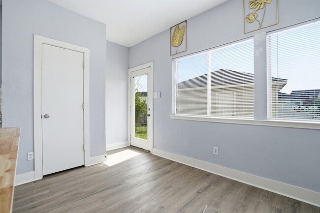 Building Photo - 11930 Longwood Garden Way