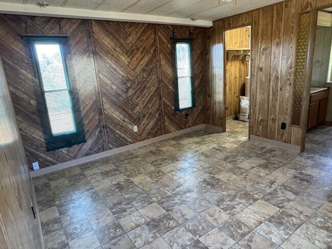 Building Photo - 3 Bedroom, 2 Bathroom Home in Tijeras, NM