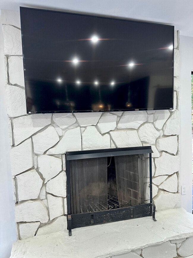 Building Photo - 5700 Saddlebrook Way