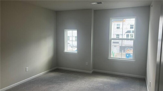Building Photo - 445 Greenwood Dr