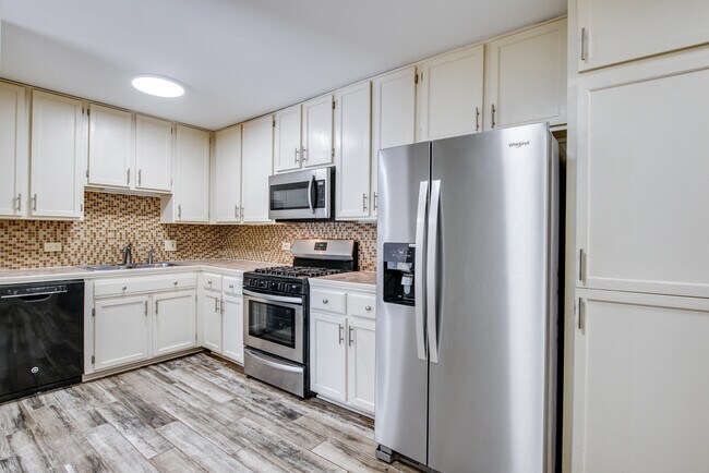 Building Photo - 1049 W Ogden Ave