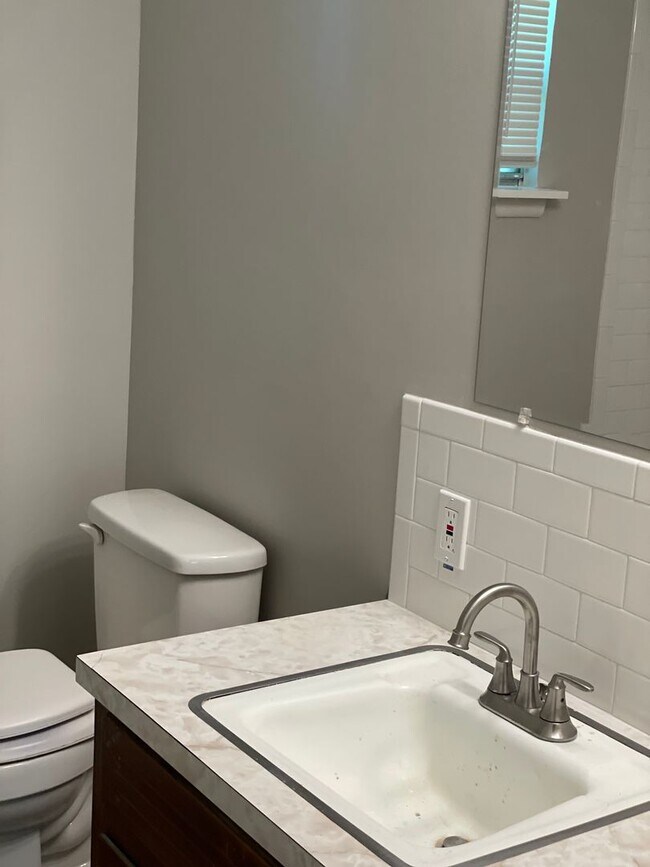 Building Photo - Newly upgraded 3 bed / 1 bath