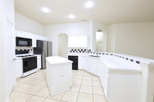 Building Photo - 18323 Water Mill Dr