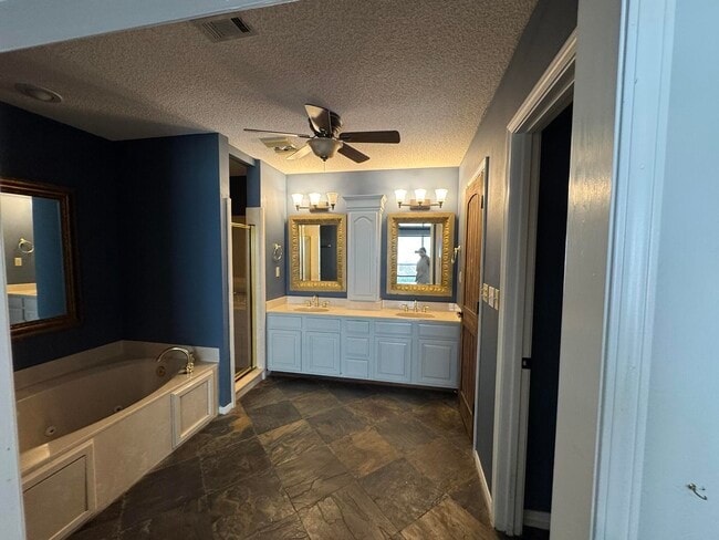 Building Photo - 201 N Blue Heron Dr