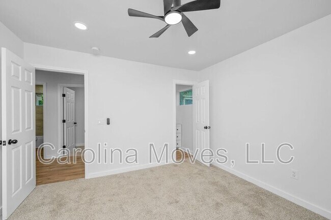 Building Photo - 10 Valley View Dr