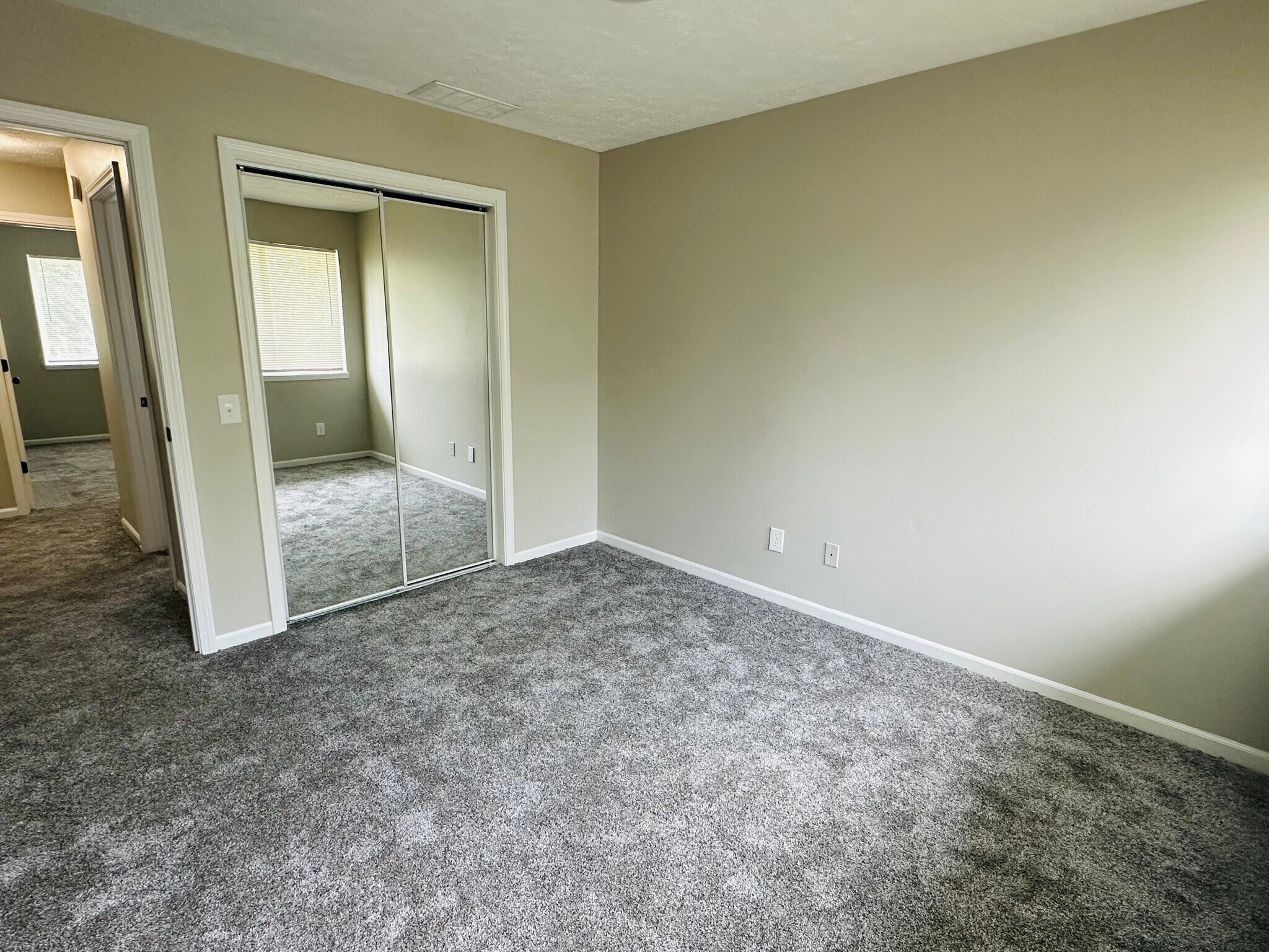 Main Bedroom - 205 Lincoln St