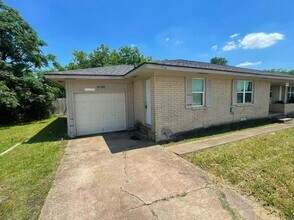 Building Photo - Great and Affordable Duplex in Plano!