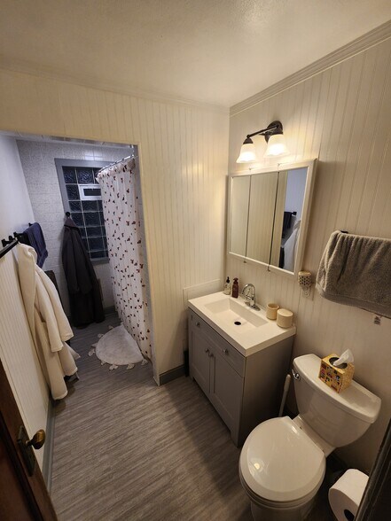 Bathroom - 2107 N 51st St