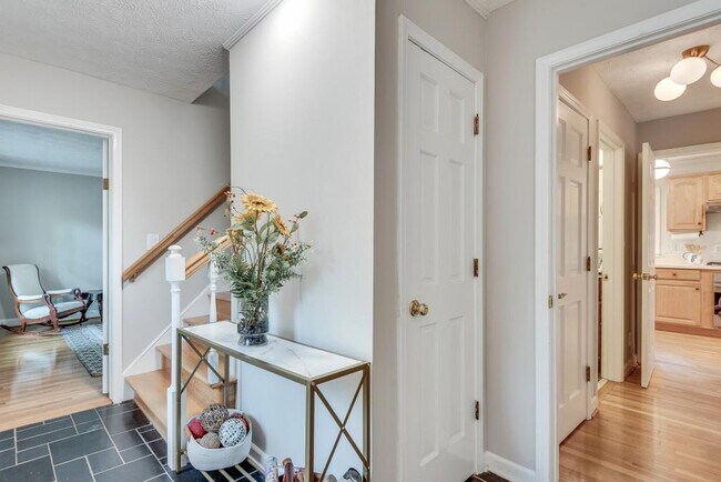 Building Photo - 2663 Rangewood Dr NE
