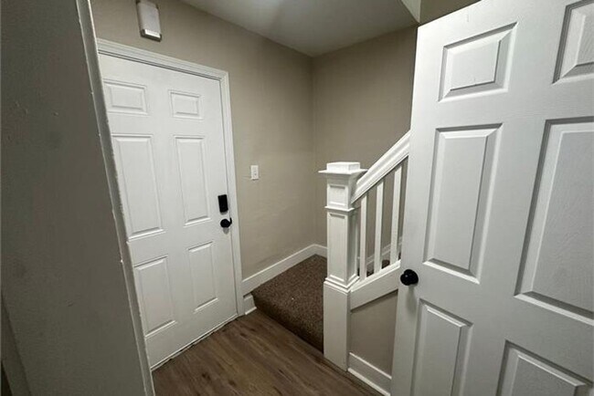 Building Photo - Fully Renovated 3-Bedroom Home – Move-In R...
