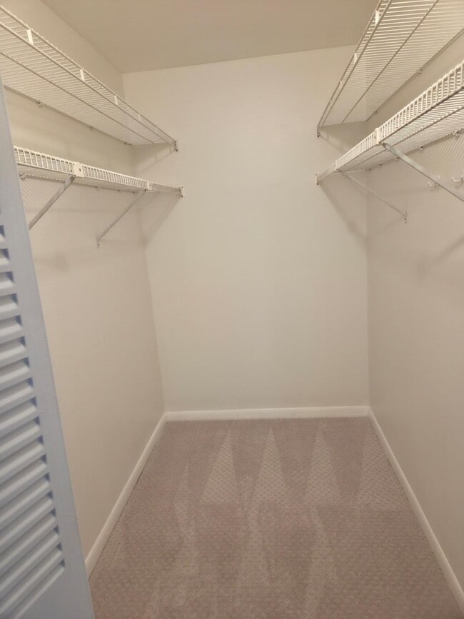 Building Photo - 3372 Perimeter Dr