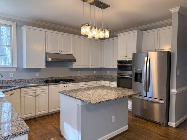Building Photo - Gorgeous 4-Bedroom Home on a Cul-de-Sac wi...